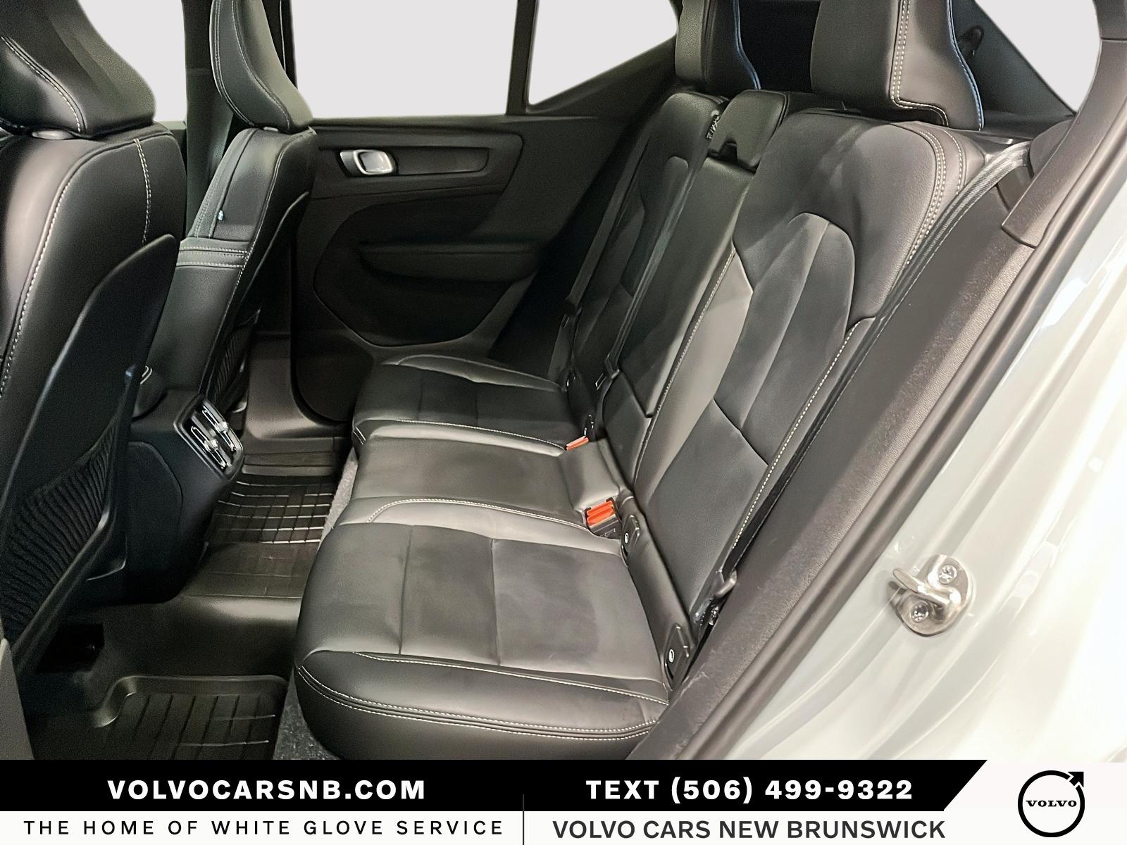 2025 Volvo XC40 B5 Plus Dark Theme