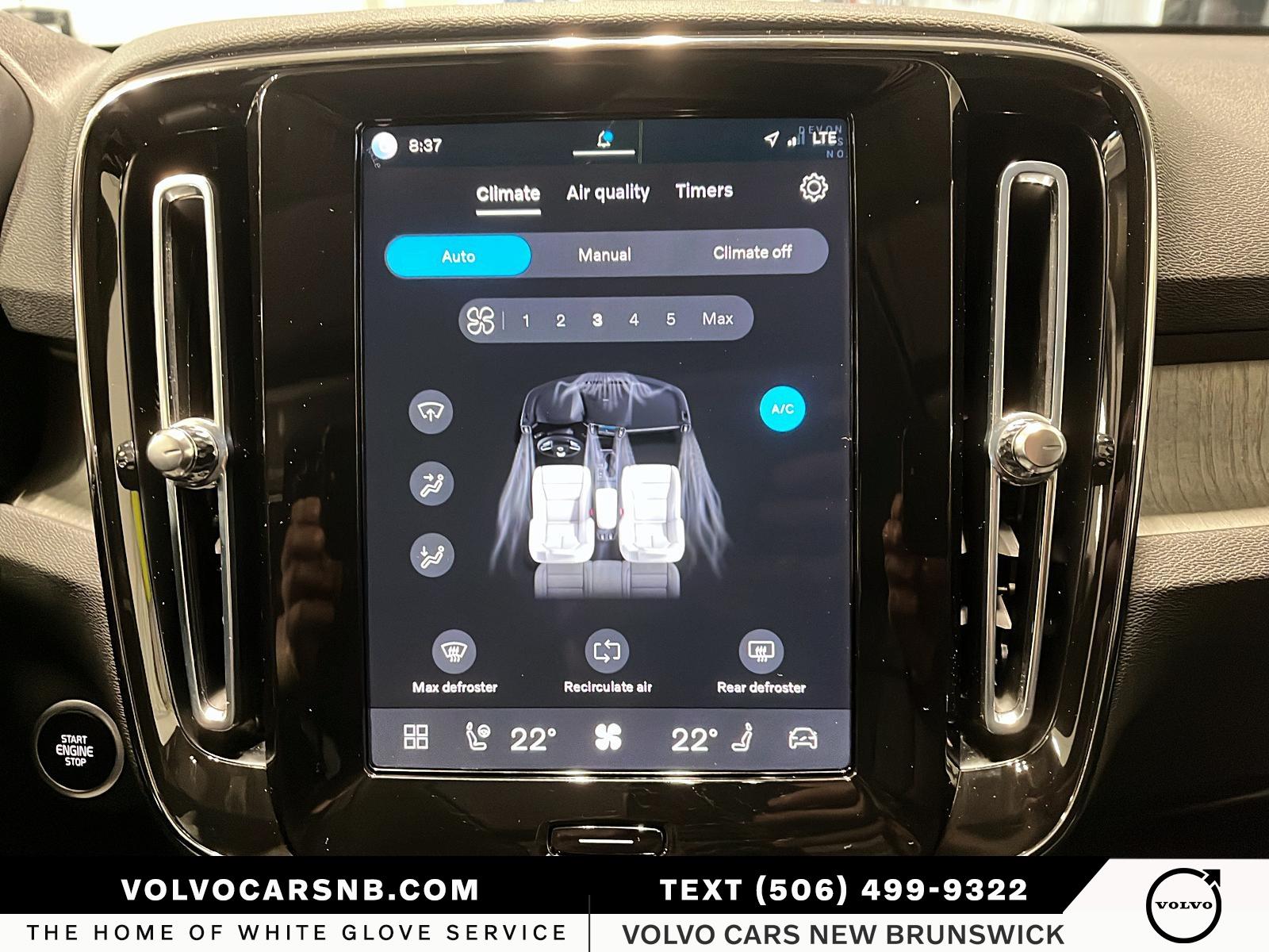 2025 Volvo XC40 B5 Plus Dark Theme