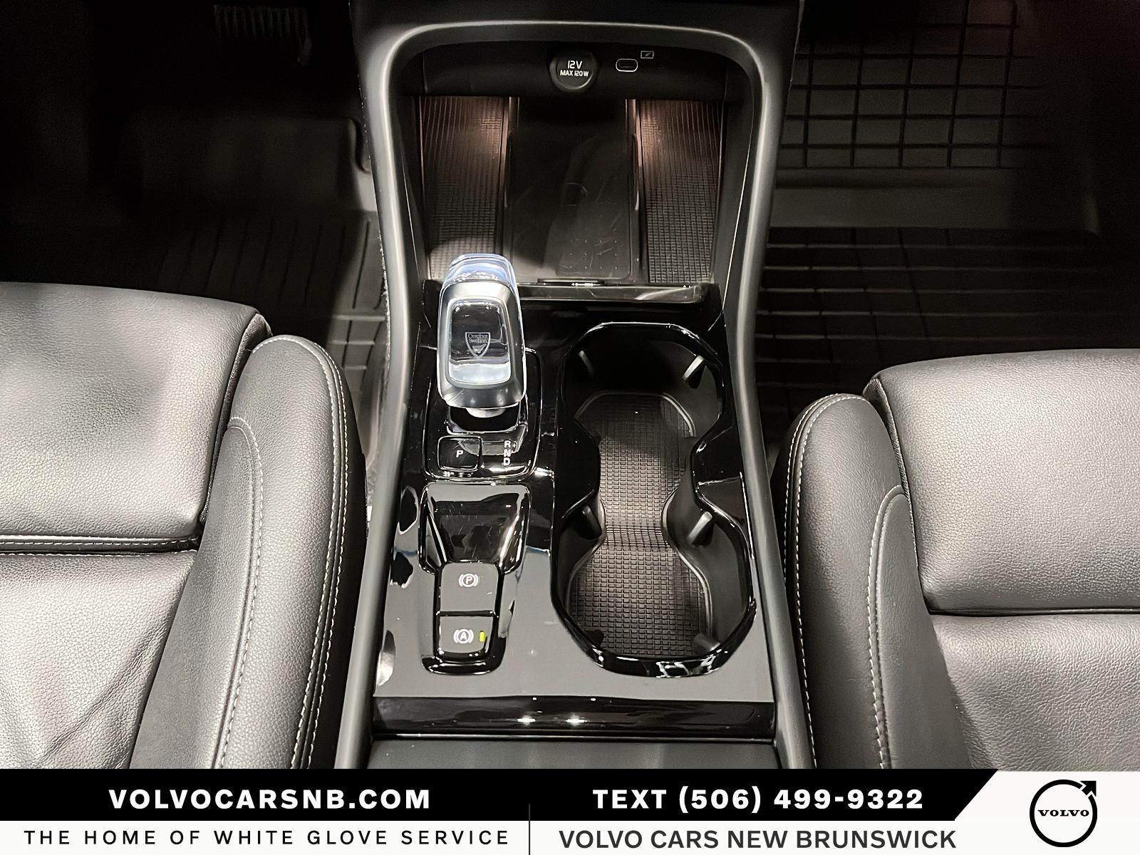 2025 Volvo XC40 B5 Plus Dark Theme