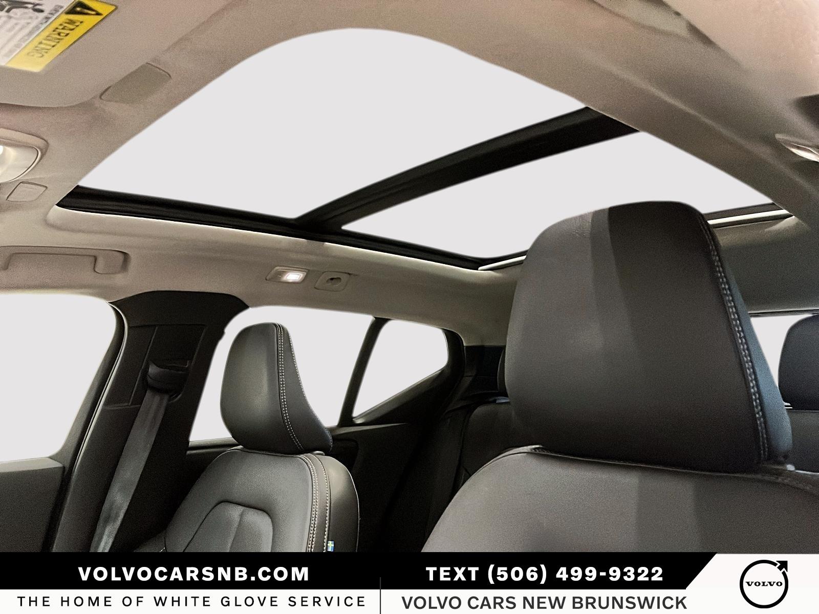 2025 Volvo XC40 B5 Plus Dark Theme