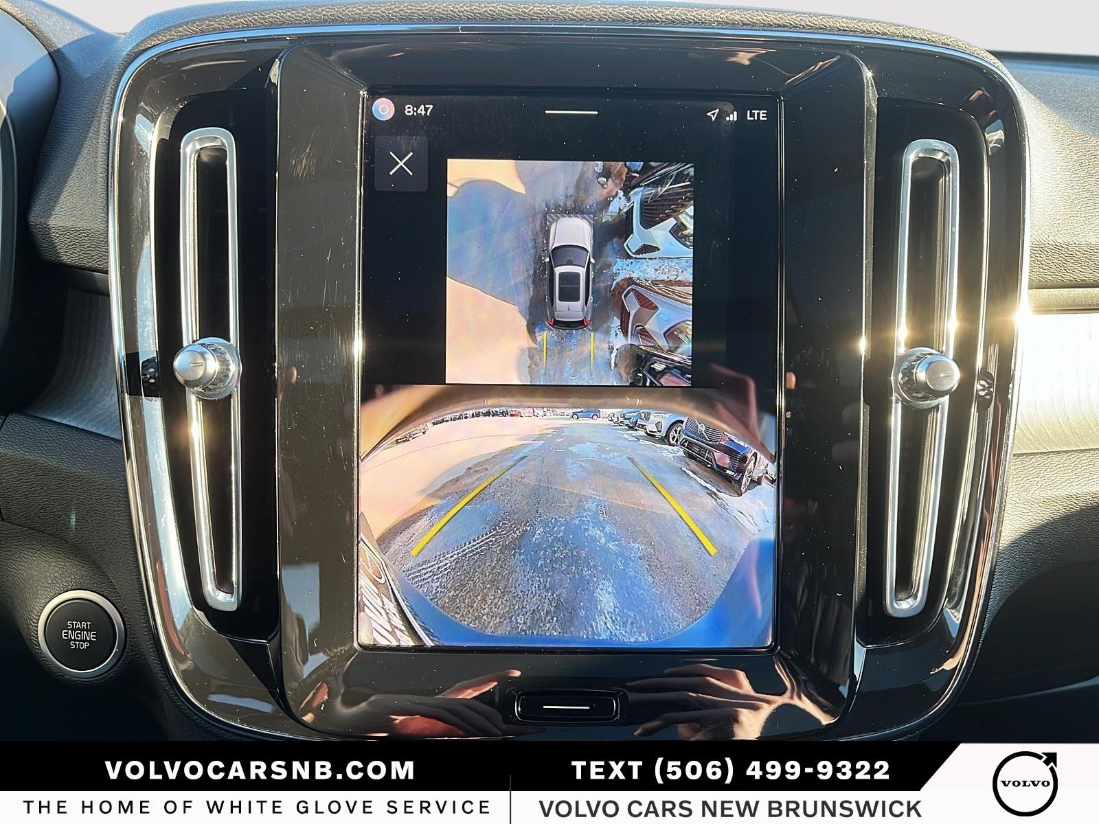 2025 Volvo XC40 B5 Plus Dark Theme