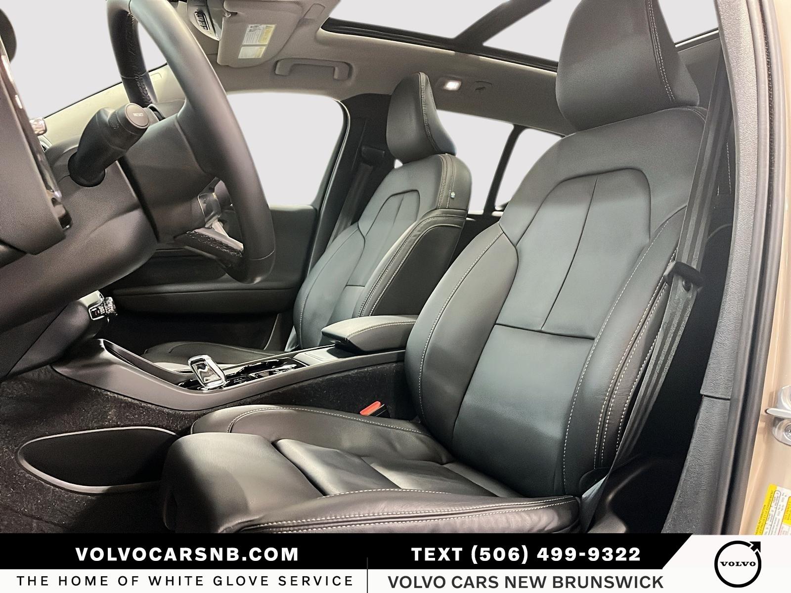 2025 Volvo XC40 B5 Plus Dark Theme