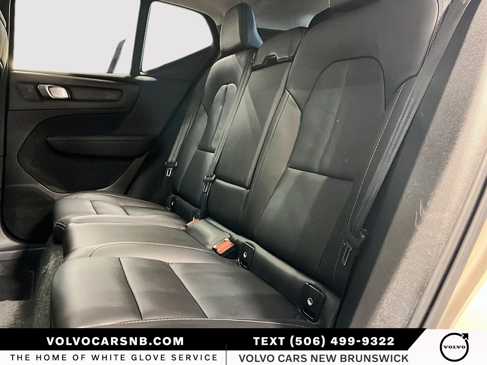 2025 Volvo XC40 B5 Plus Dark Theme