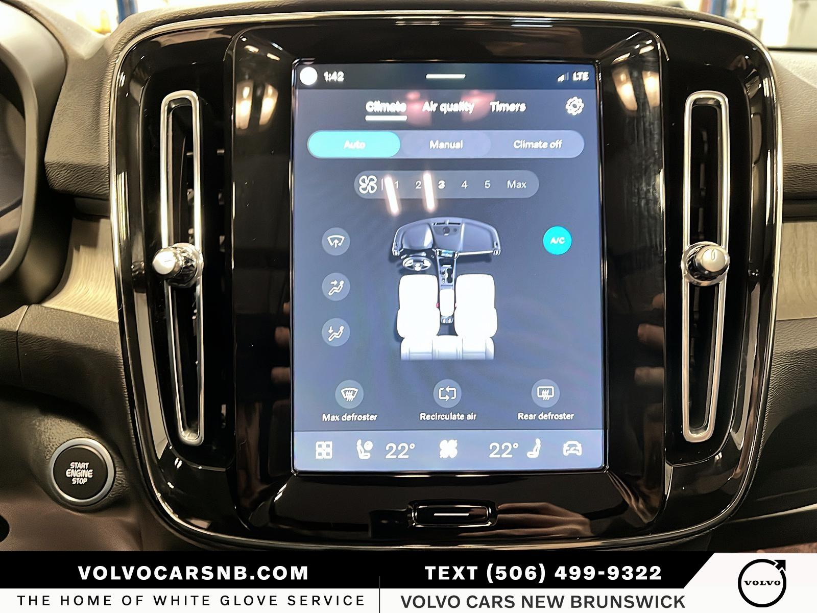 2025 Volvo XC40 B5 Plus Dark Theme