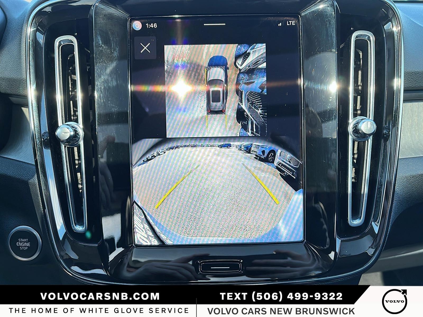 2025 Volvo XC40 B5 Plus Dark Theme