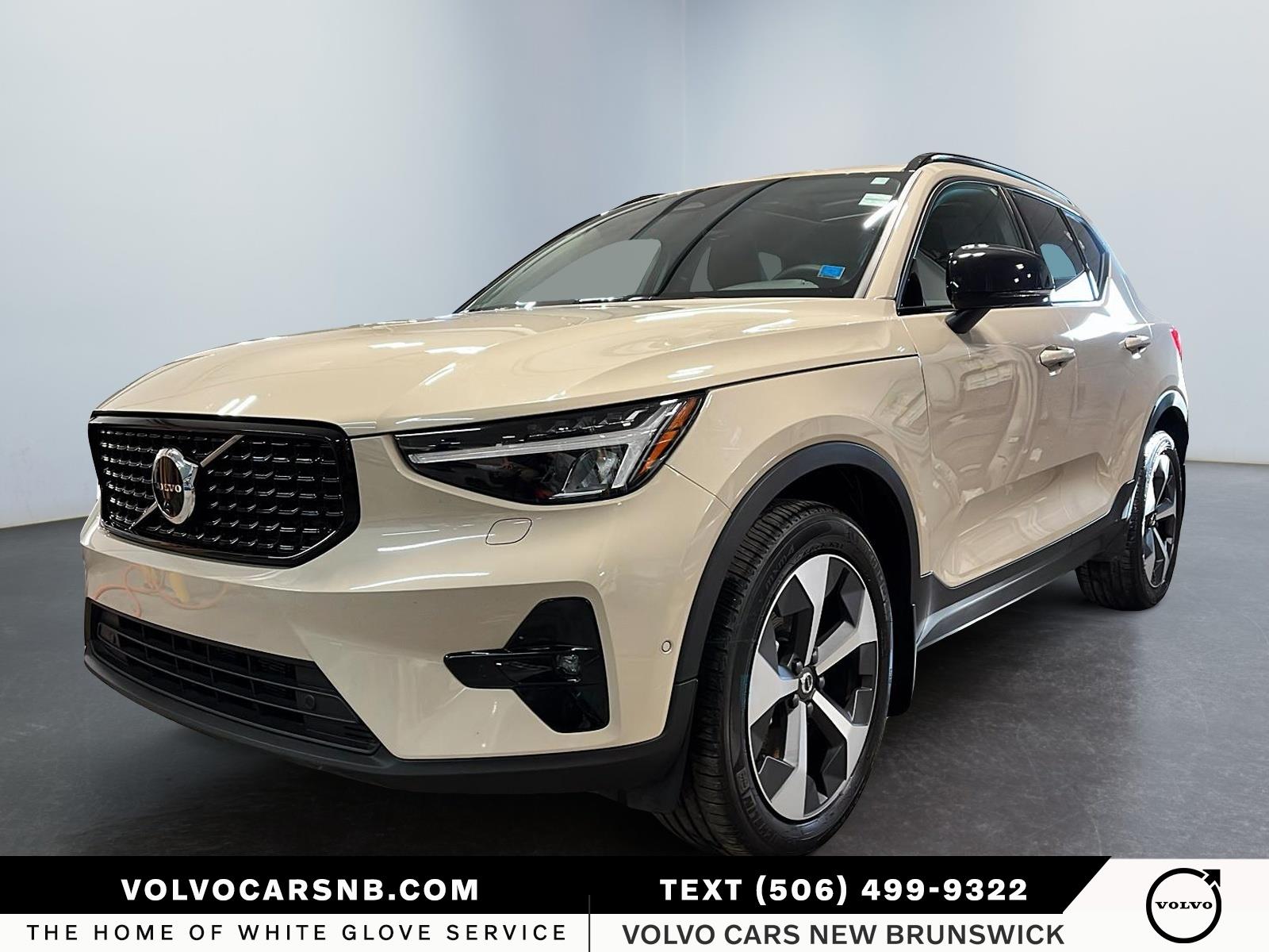 2025 Volvo XC40  B5 Plus Dark Theme