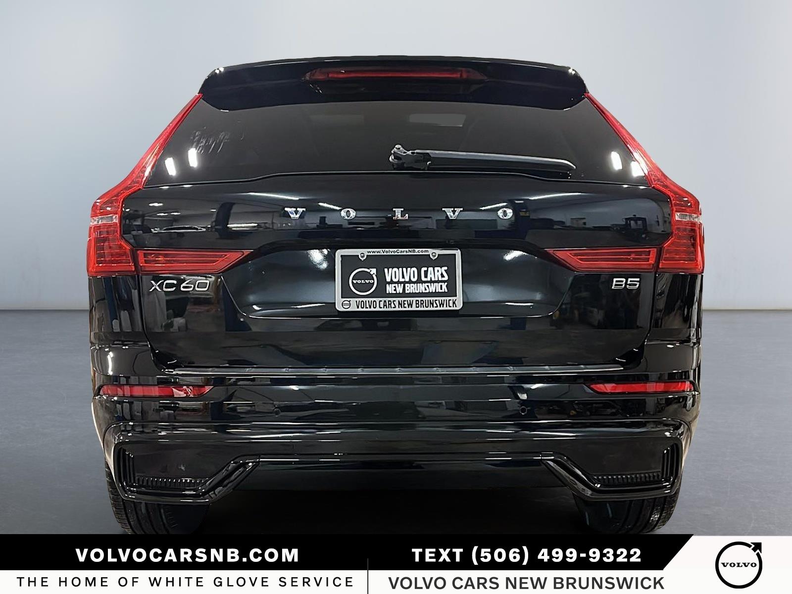 2025 Volvo XC60 B5 Core Dark Theme