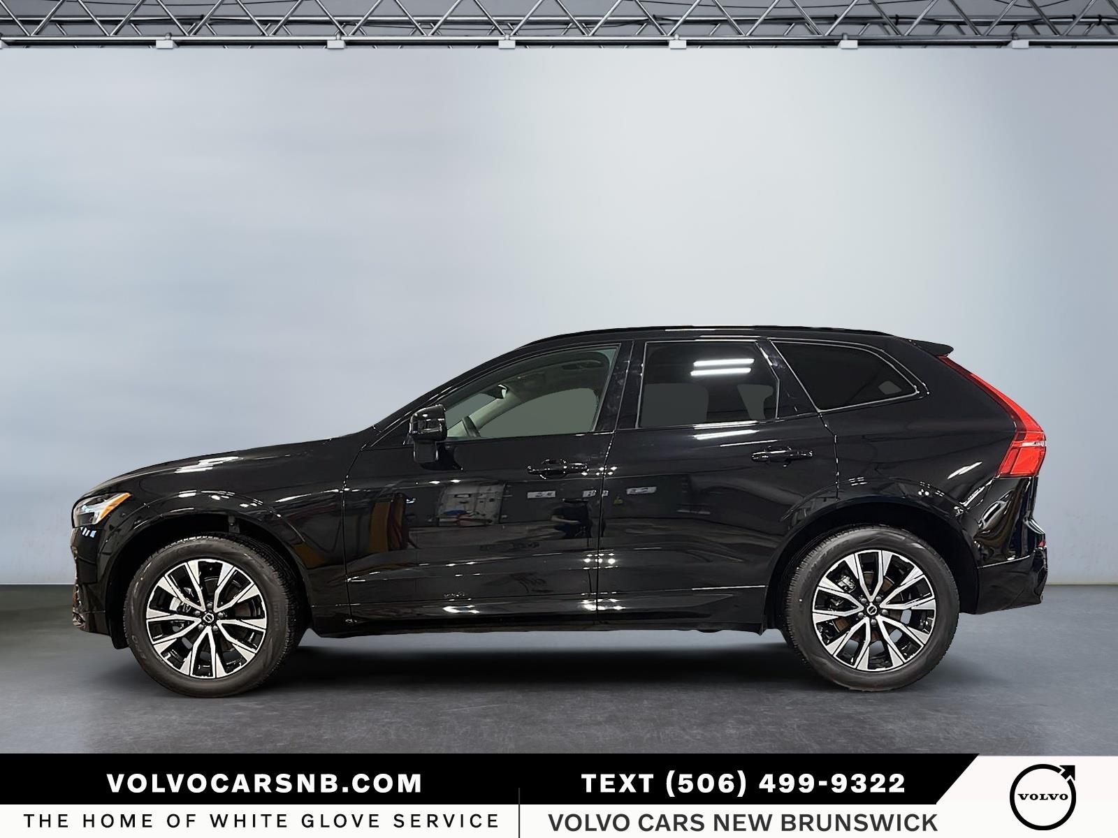 2025 Volvo XC60 B5 Core Dark Theme