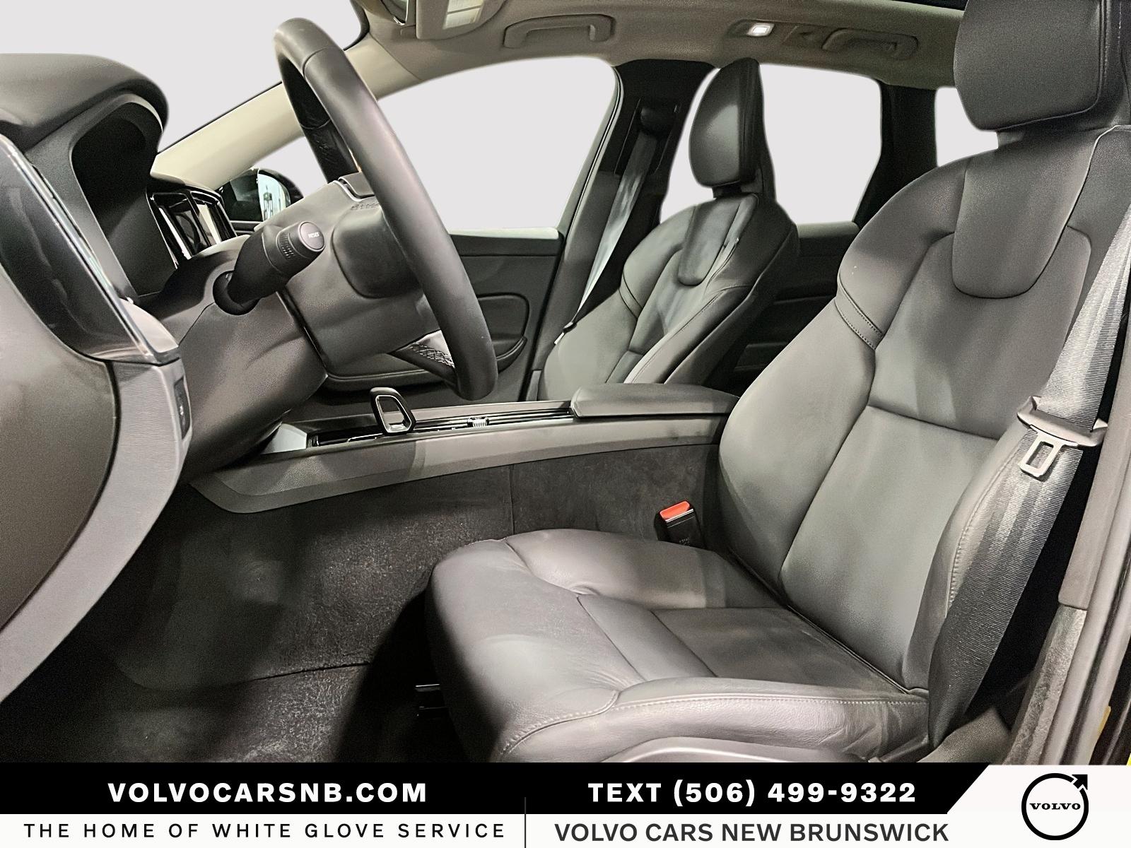 2025 Volvo XC60 B5 Core Dark Theme