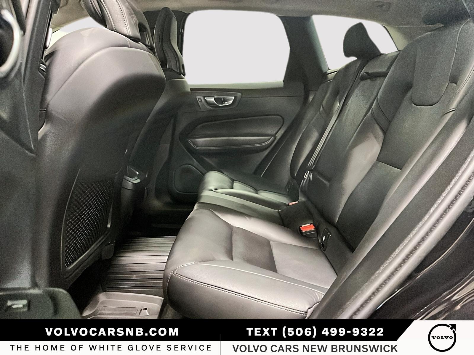 2025 Volvo XC60 B5 Core Dark Theme