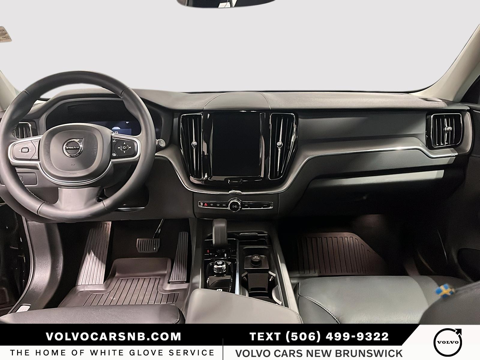 2025 Volvo XC60 B5 Core Dark Theme