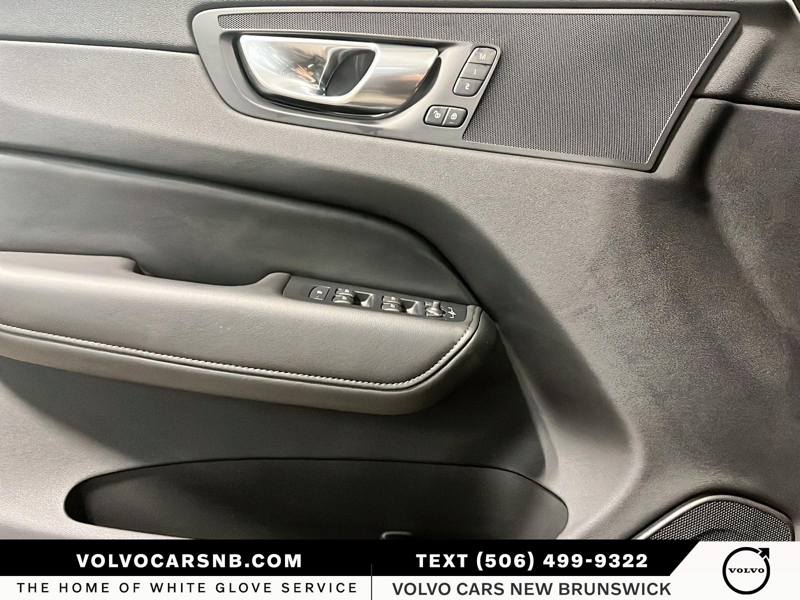 2025 Volvo XC60 B5 Core Dark Theme