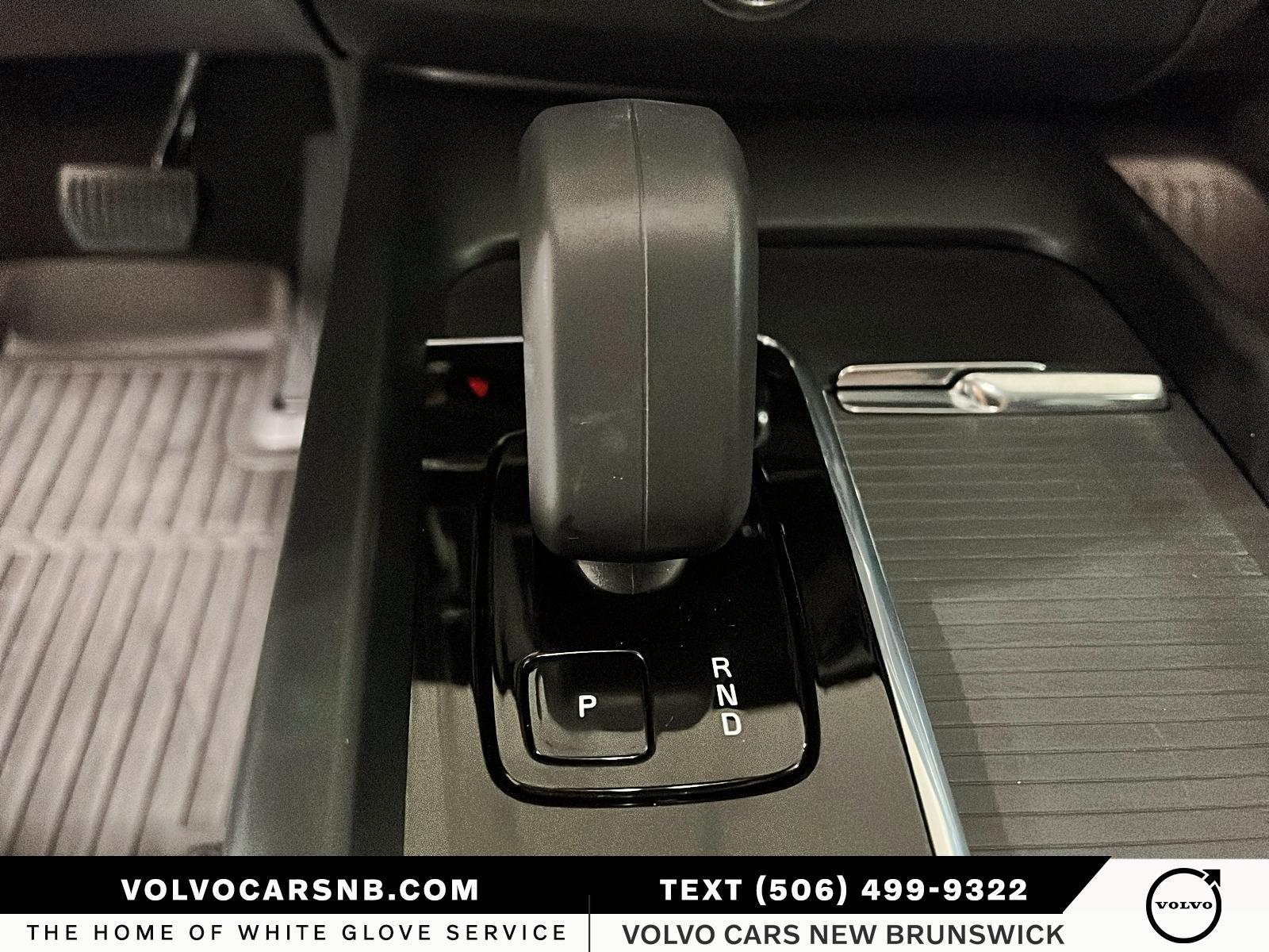 2025 Volvo XC60 B5 Core Dark Theme