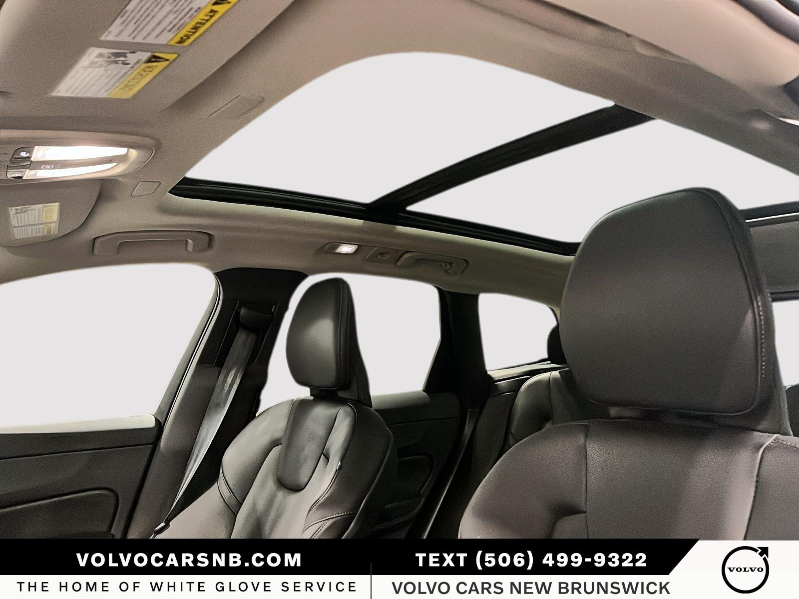 2025 Volvo XC60 B5 Core Dark Theme