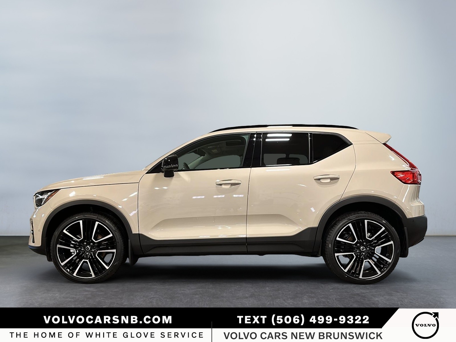 2026 Volvo XC40 B5 Plus Dark Theme