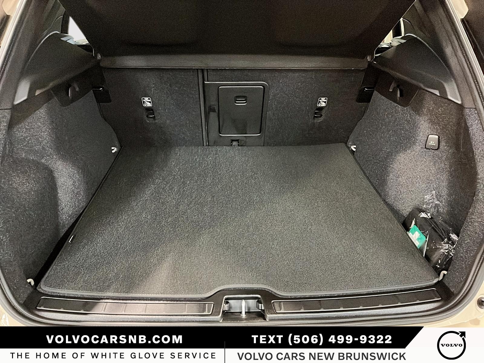 2026 Volvo XC40 B5 Plus Dark Theme