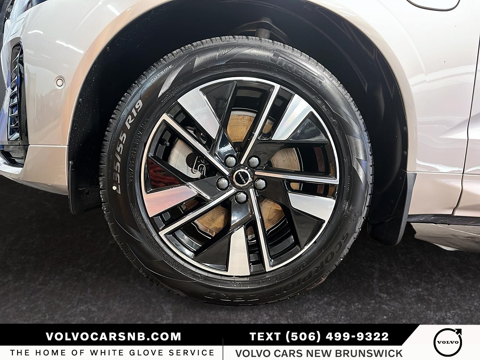 2026 Volvo XC60 Plug-In Hybrid T8 Plus Dark Theme