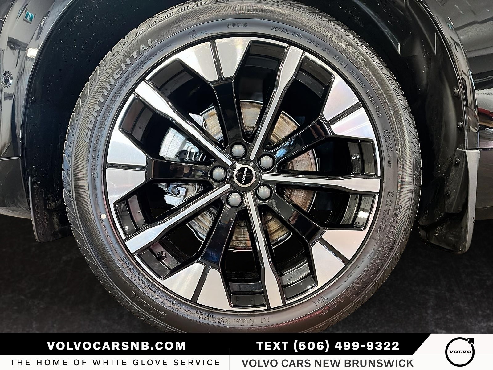 2026 Volvo XC60 B5 Plus Dark Theme