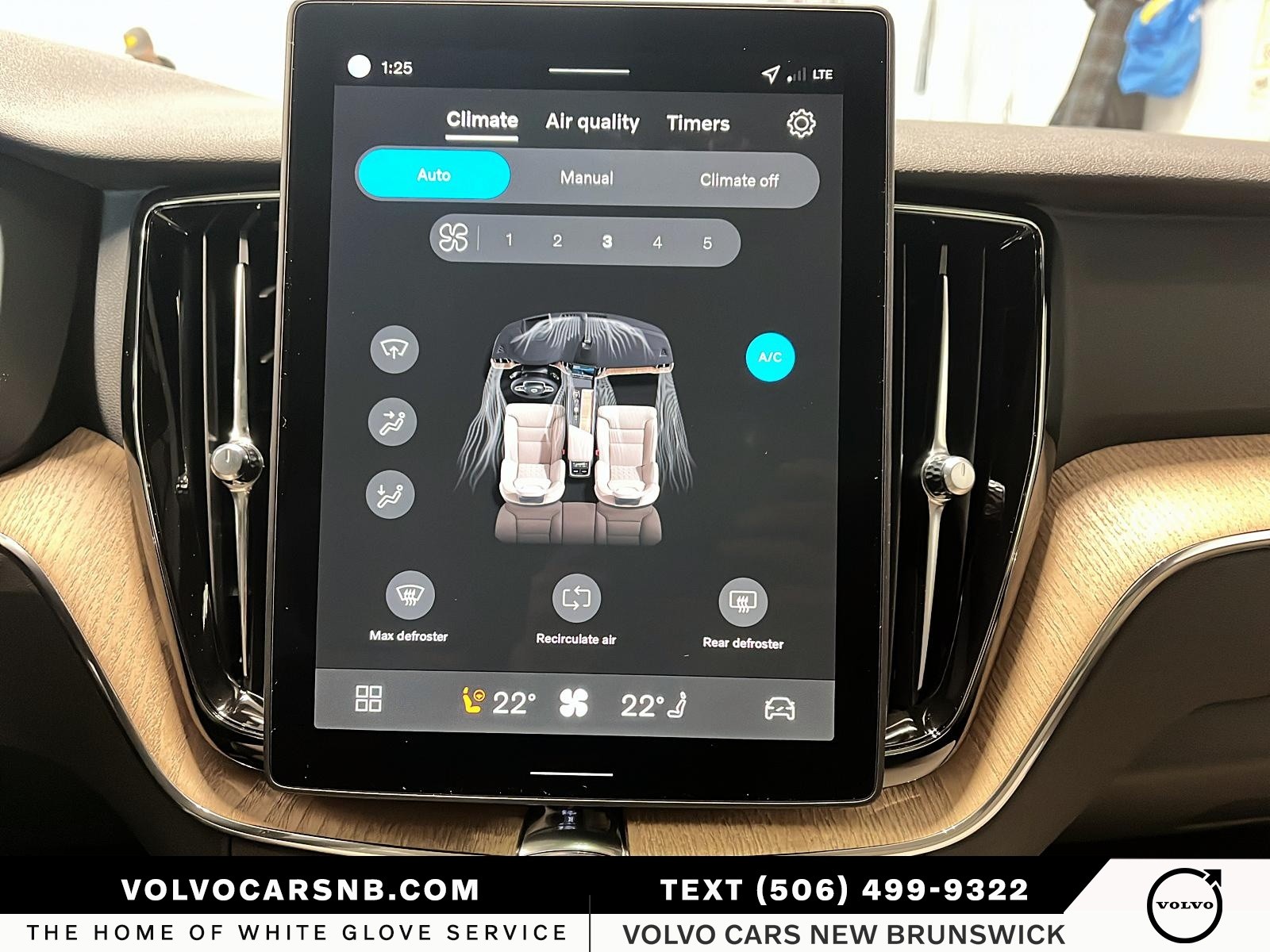 2026 Volvo XC60 Plug-In Hybrid T8 Plus Dark Theme