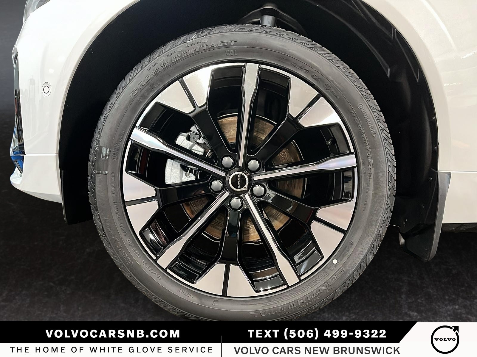 2026 Volvo XC60 B5 Plus Dark Theme