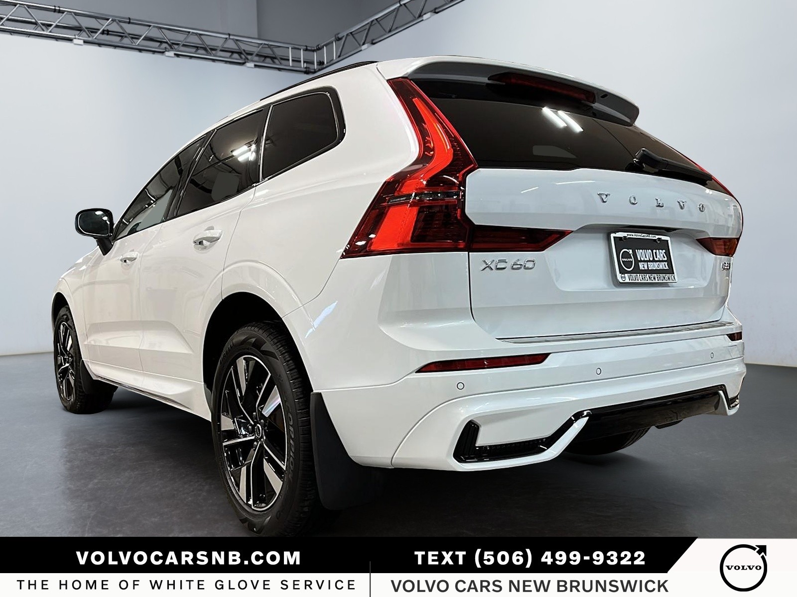 2026 Volvo XC60 B5 Core Dark Theme