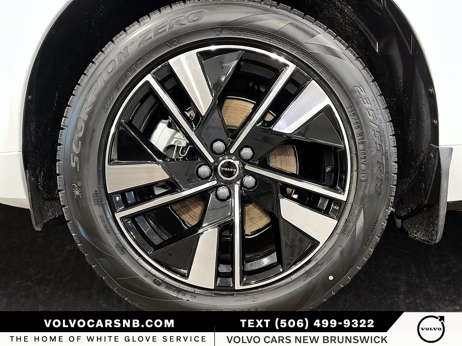 2026 Volvo XC60 B5 Core Dark Theme