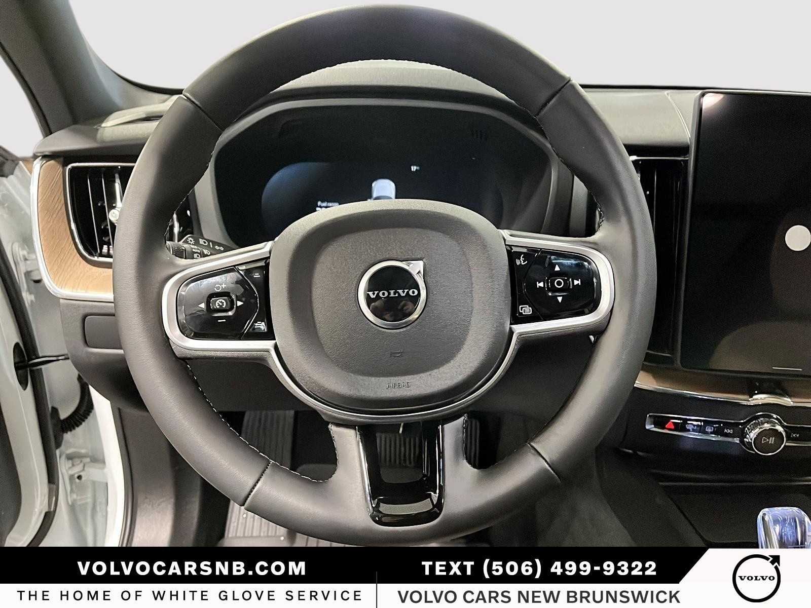 2026 Volvo XC60 B5 Core Dark Theme