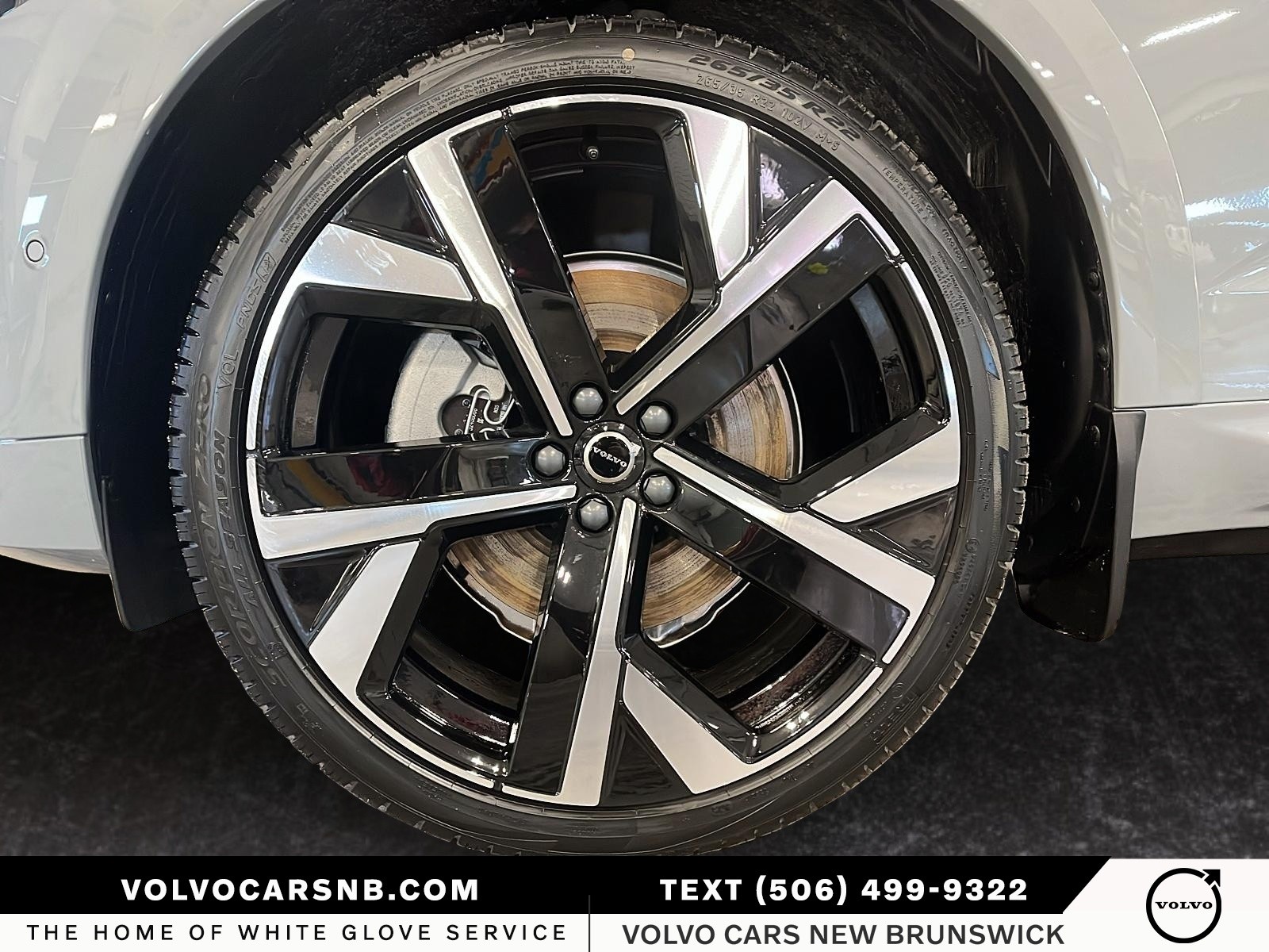 2026 Volvo XC60 B5 Ultra Dark Theme