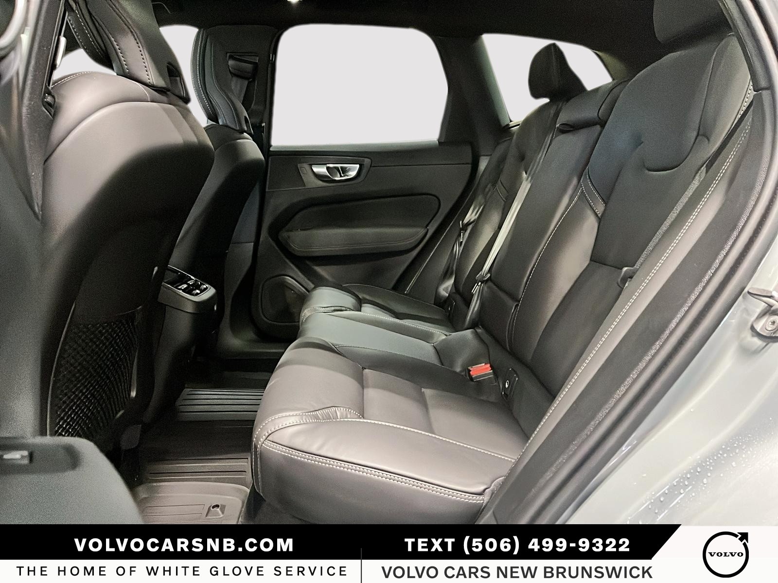 2026 Volvo XC60 B5 Ultra Dark Theme