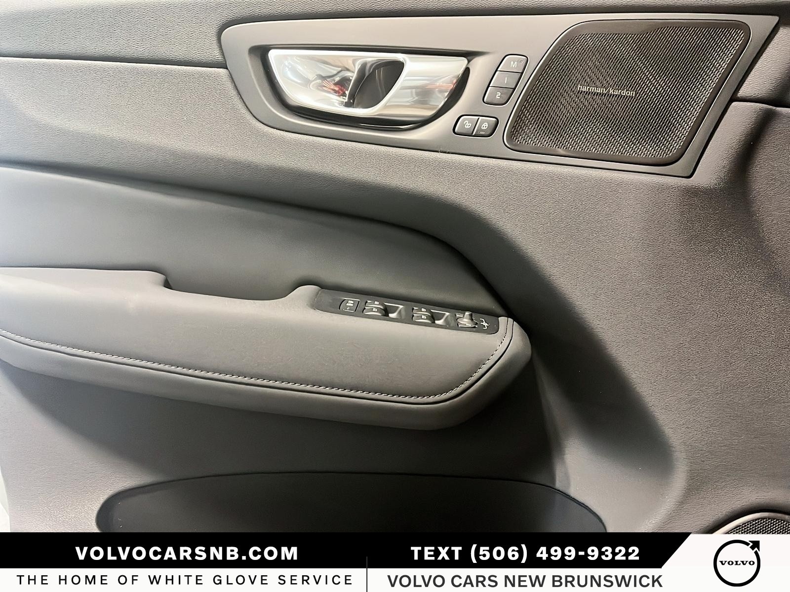 2026 Volvo XC60 B5 Ultra Dark Theme