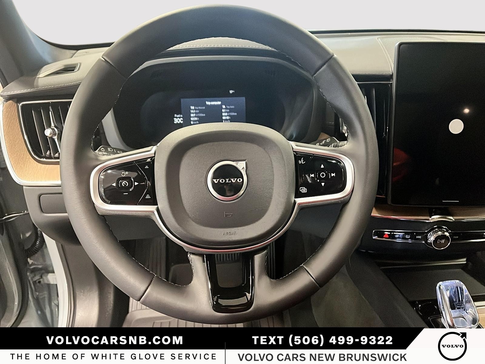 2026 Volvo XC60 B5 Ultra Dark Theme