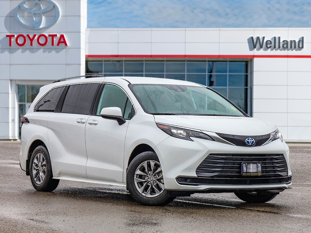 2025 Toyota Sienna LE 8-Passenger AWD