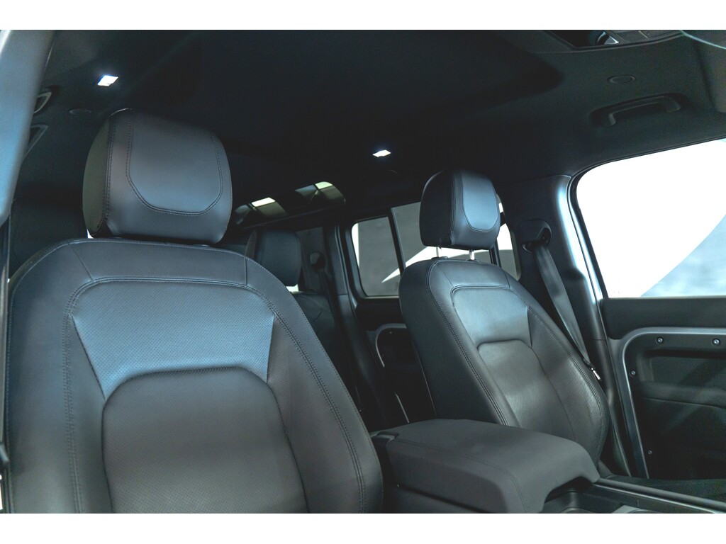 Land Rover Defender 2023