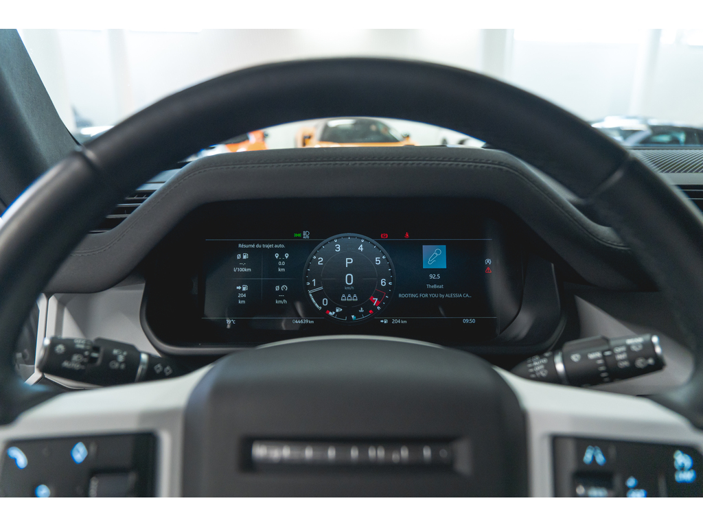 Land Rover Defender 2023