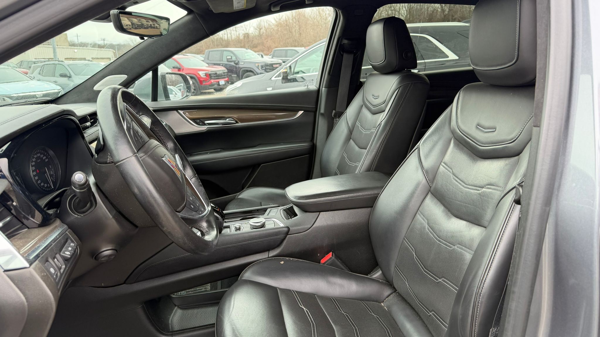 used 2022 Cadillac XT5 car, priced at $31,250