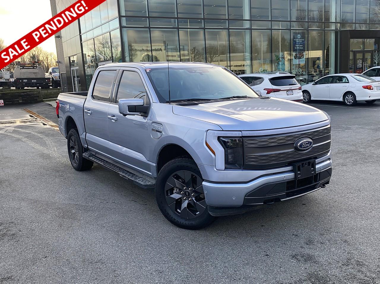 Ford F-150 Lightning Lariat SuperCrew AWD