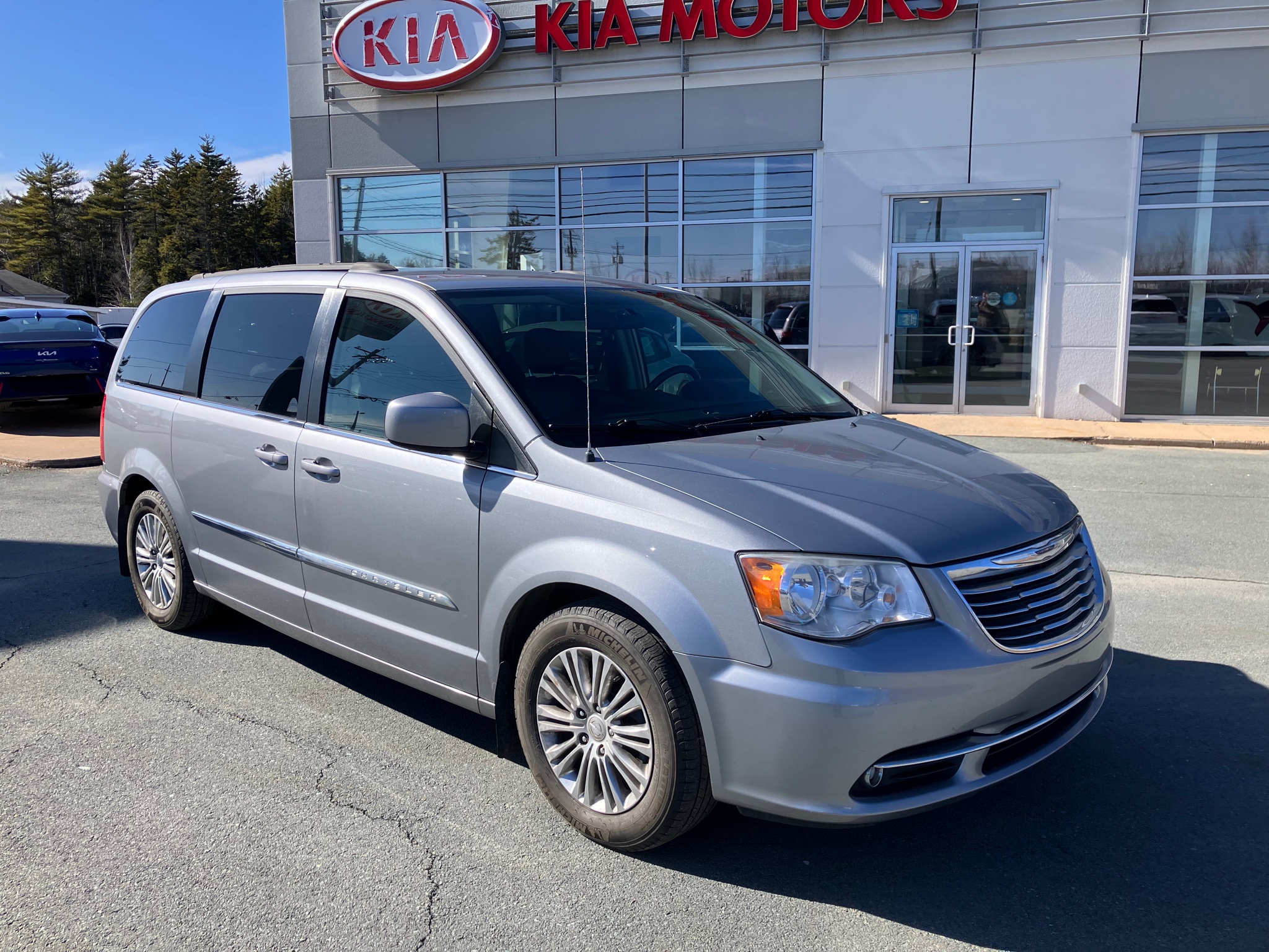 2015 Chrysler Town & Country Touring-L FWD