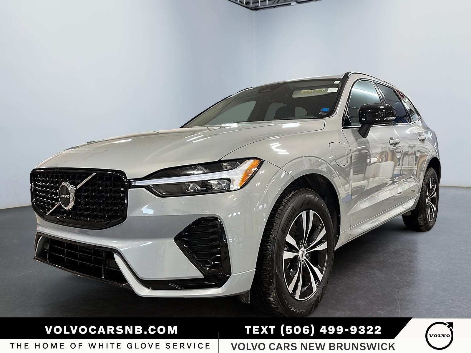 2025 Volvo XC60 Plug-In Hybrid  T8 Core Dark Theme