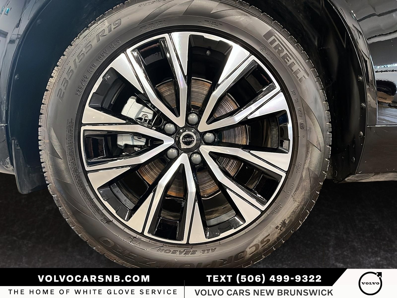 2025 Volvo XC60 B5 Plus Dark Theme