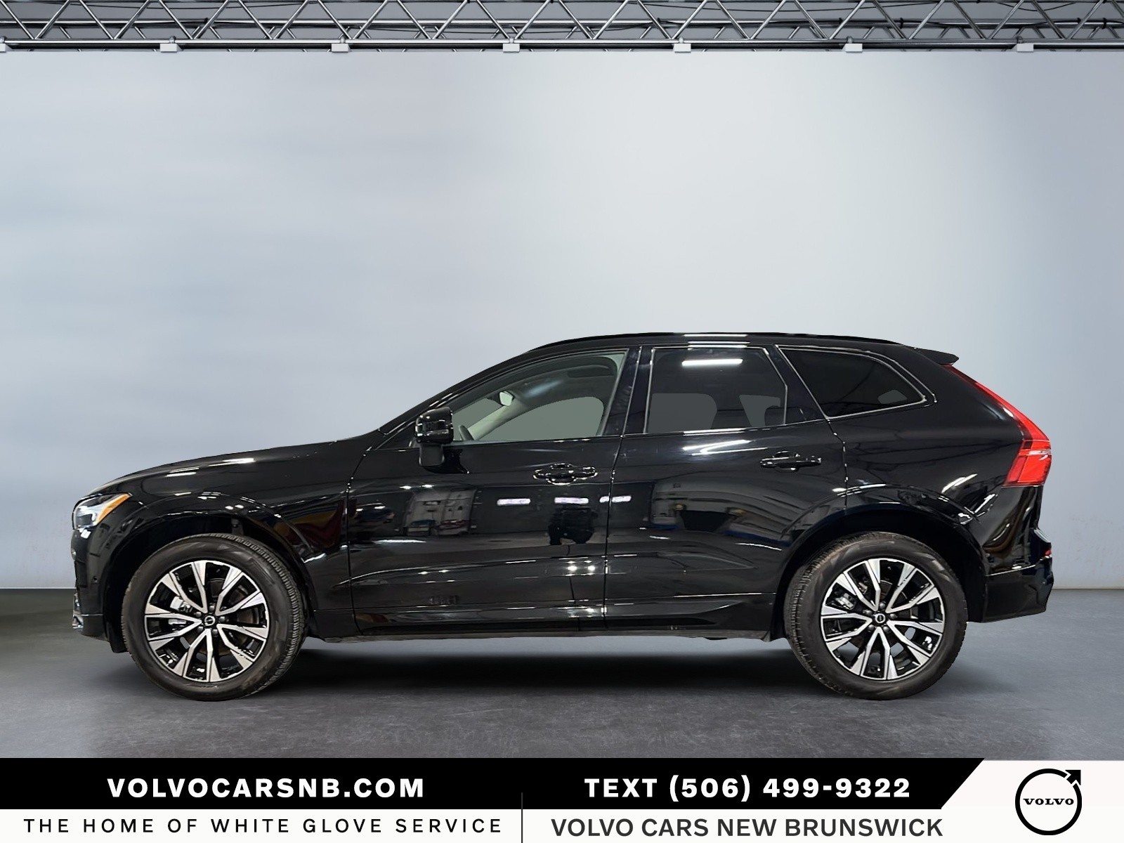 2025 Volvo XC60 B5 Plus Dark Theme
