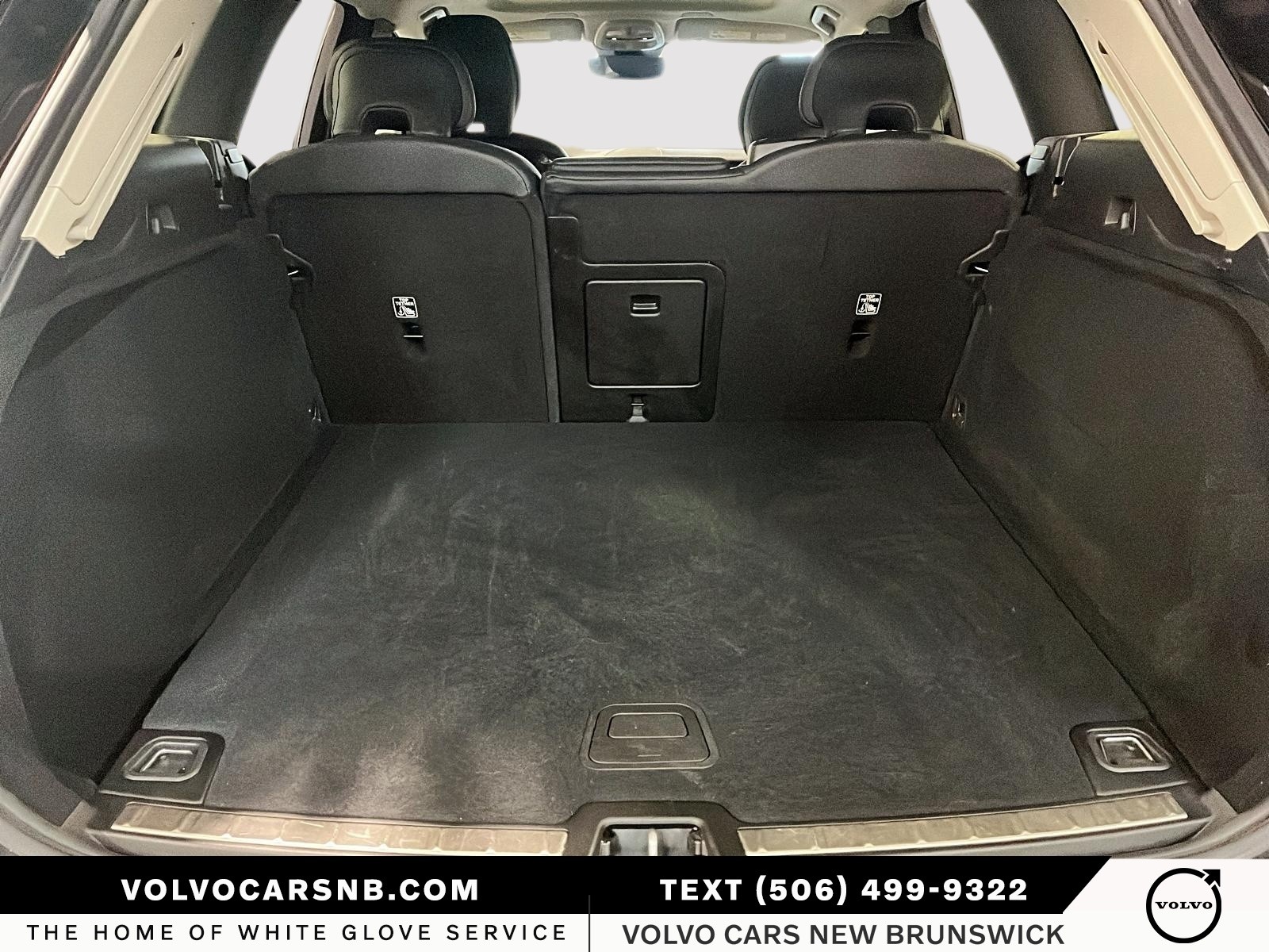 2025 Volvo XC60 B5 Plus Dark Theme