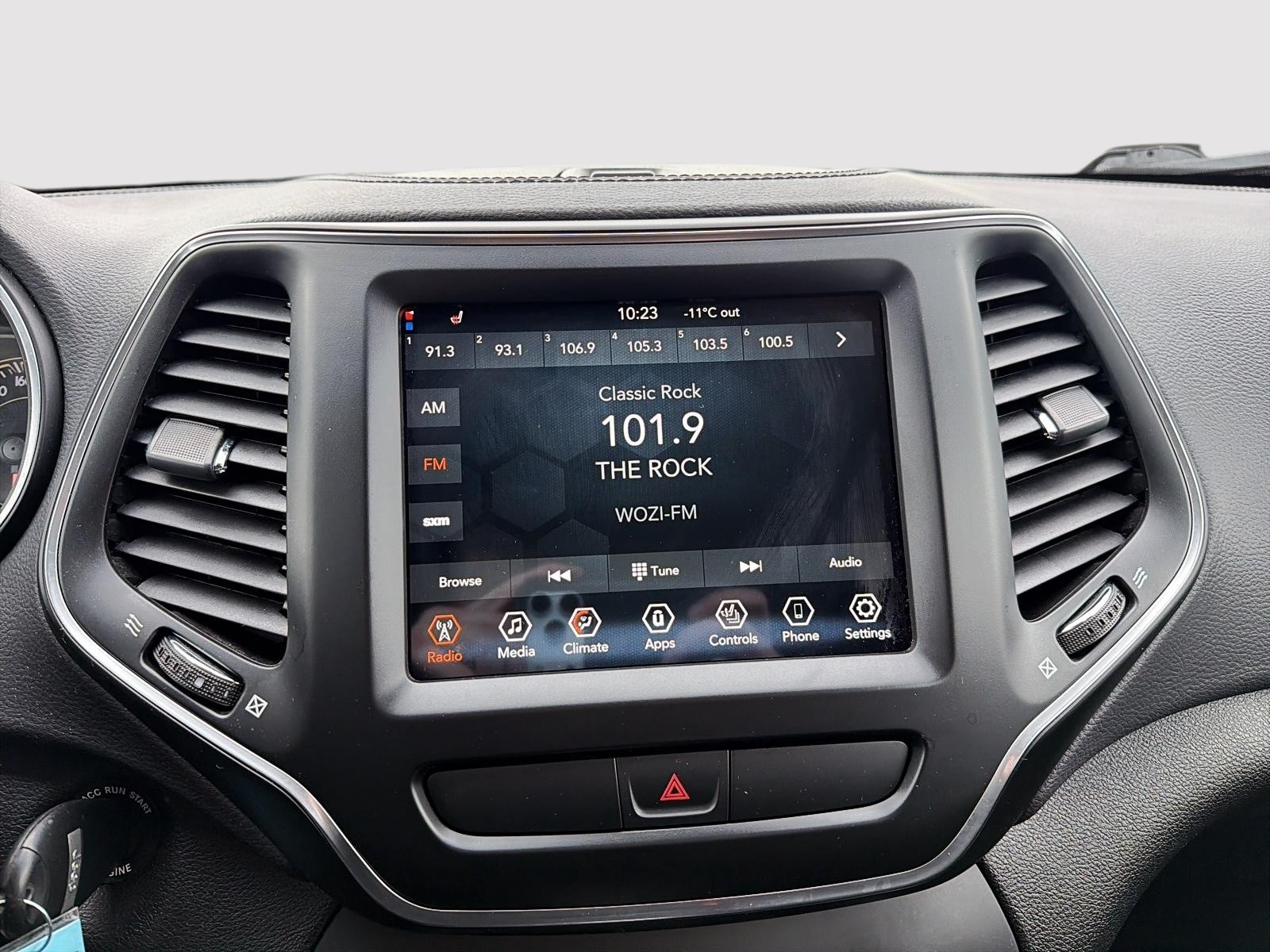 2022 Jeep Cherokee Sport