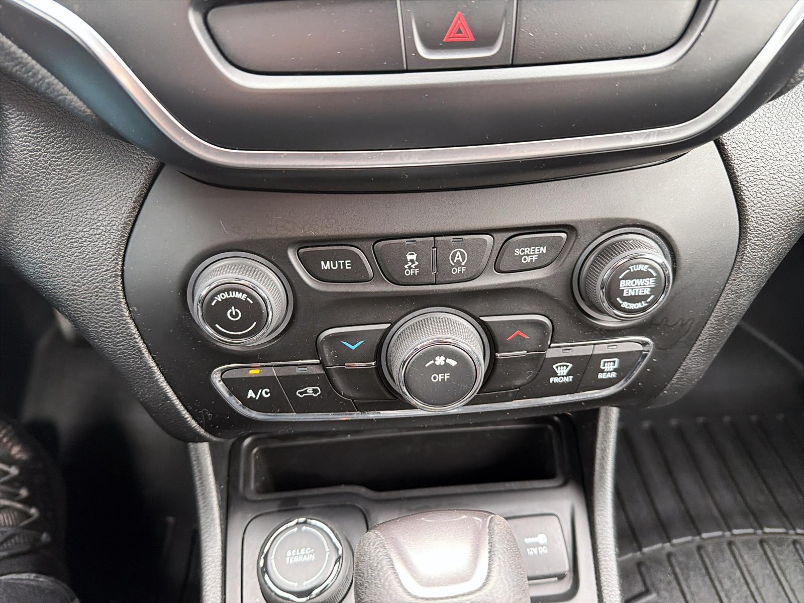 2022 Jeep Cherokee Sport