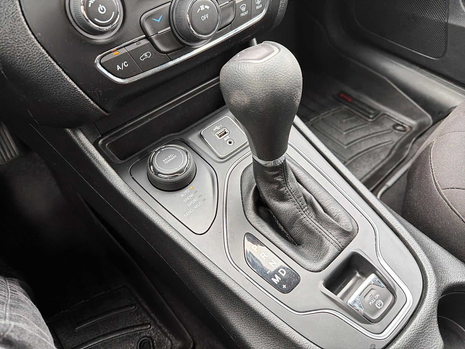 2022 Jeep Cherokee Sport