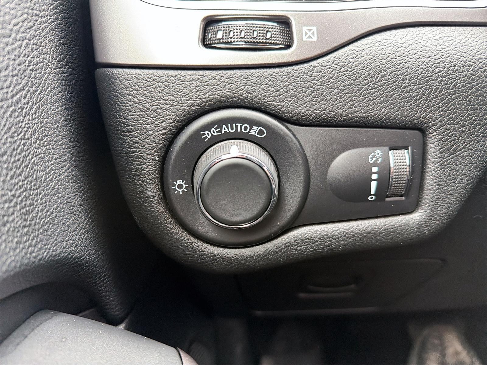 2022 Jeep Cherokee Sport