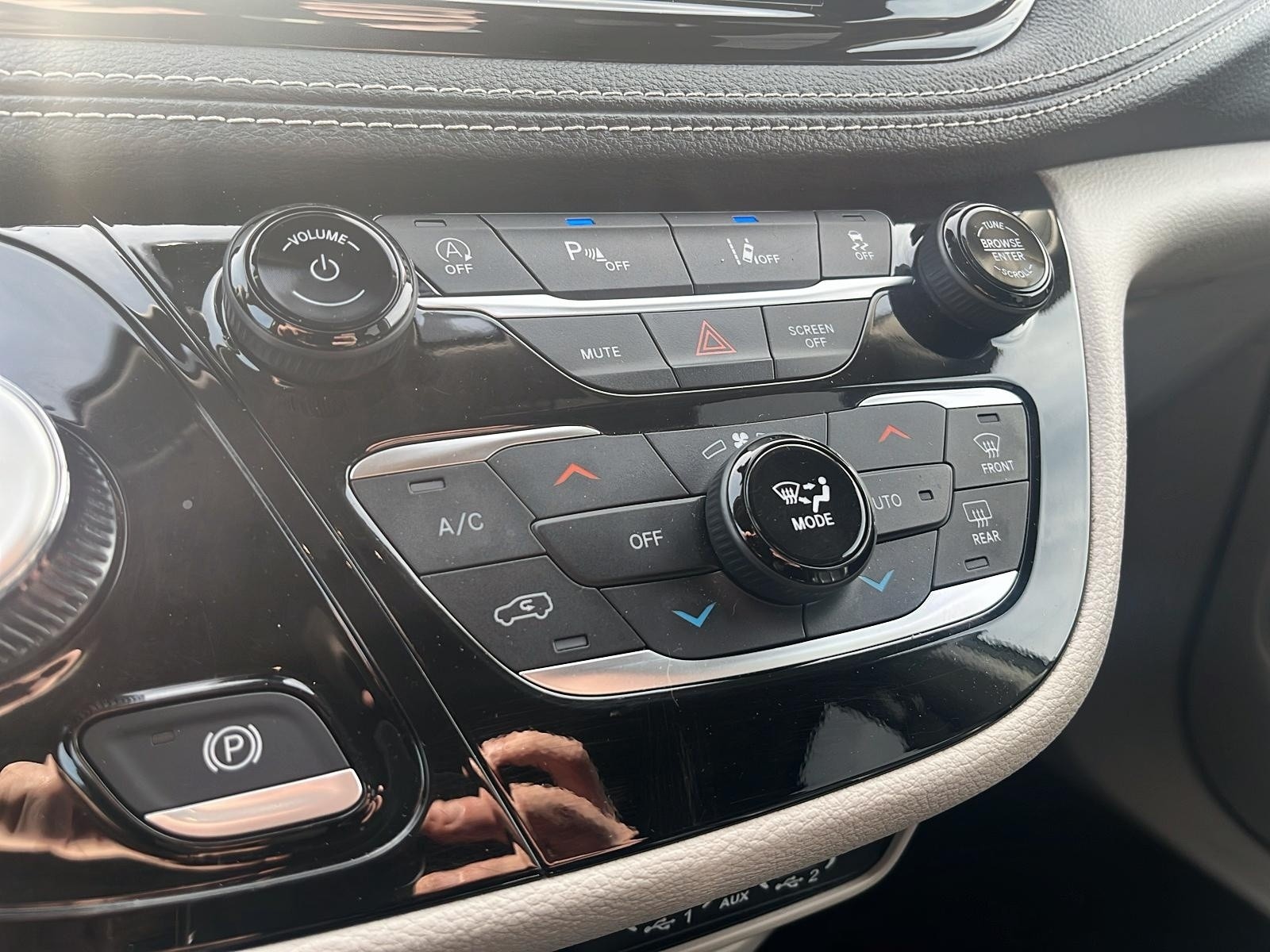 2023 Chrysler Pacifica Touring-L