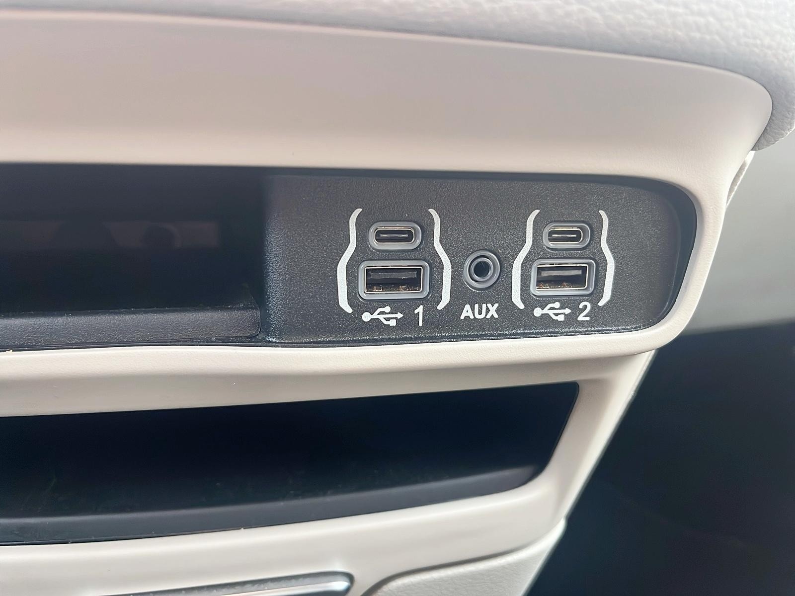 2023 Chrysler Pacifica Touring-L