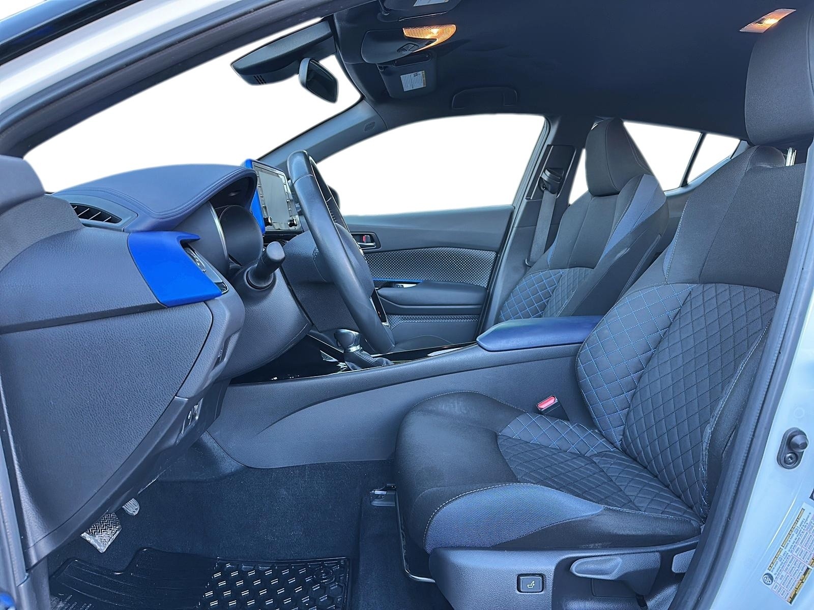 2022 Toyota C-HR XLE Premium