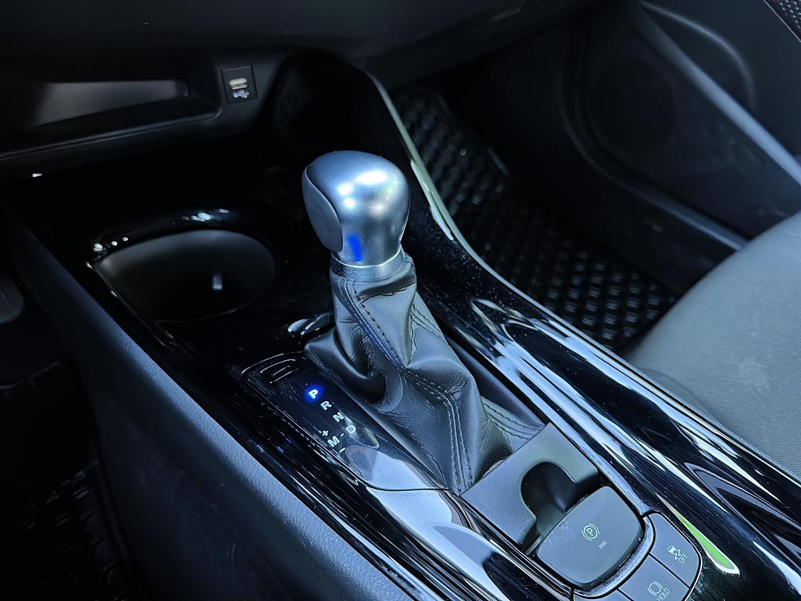 2022 Toyota C-HR XLE Premium