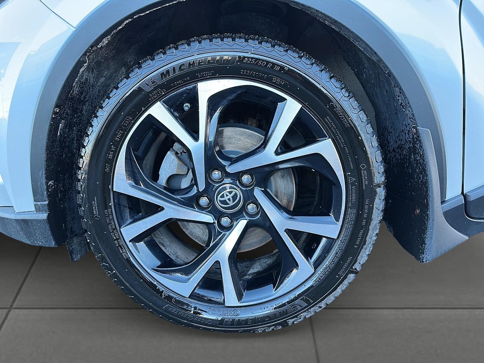 2022 Toyota C-HR XLE Premium